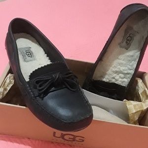 Ugg W Meena black shoes.